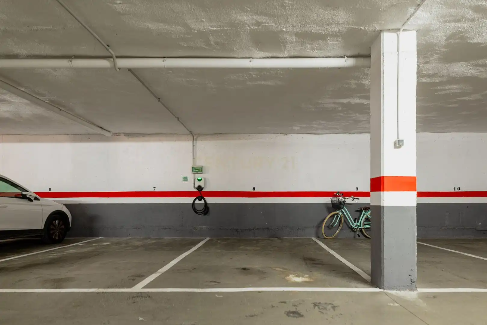 Parking de Apartamento en venta en Sant Feliu de Llobregat con Trastero y Balcón