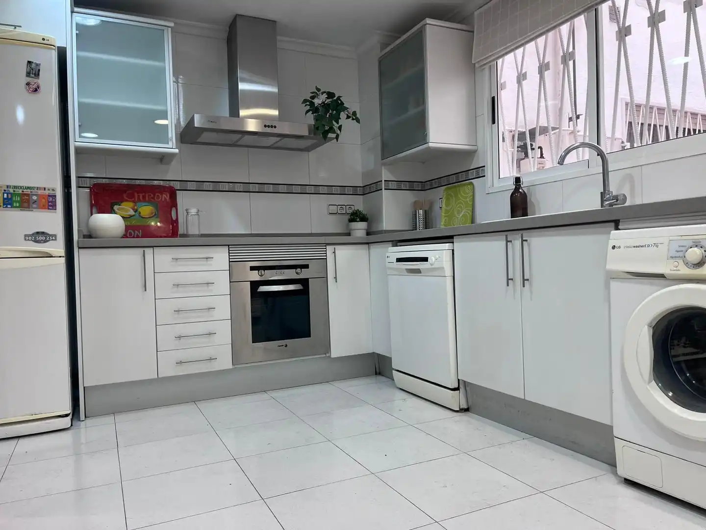 Cocina de Piso en venta en La Pobla de Farnals con Terraza, Horno y Balcón