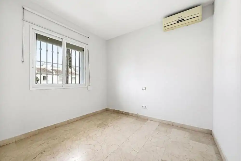 Reihenhaus mit Terrasse zum Verkauf in Nueva Andalucía, imagen 14