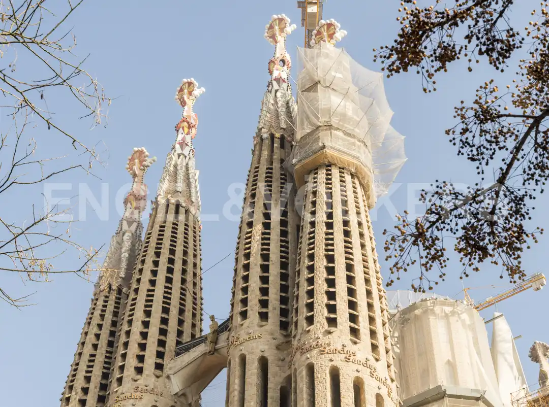 Vista exterior de Edificio en venta en Barcelona