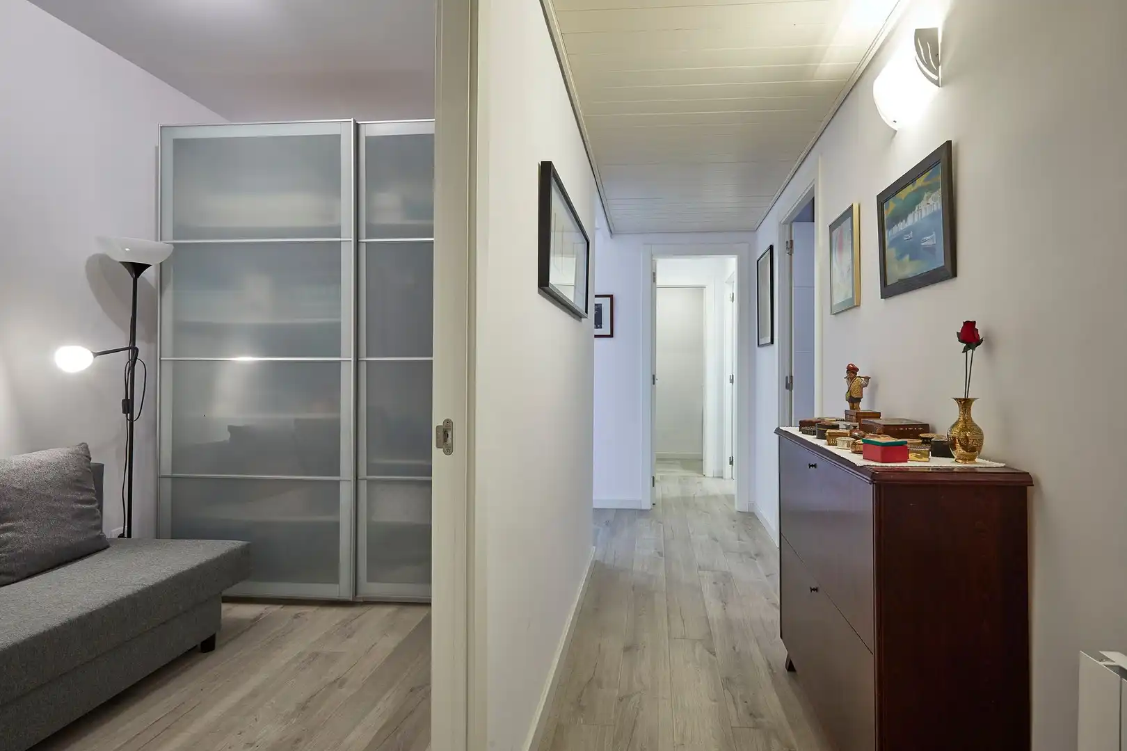 Wohnung zum Verkauf in Barcelona mit Klimaanlage, Parkett und Ofen