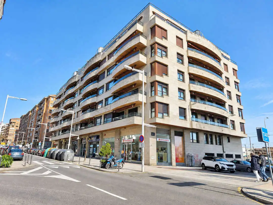 Flat with lift for sale in Capitán Mendizabal - La Sardinera