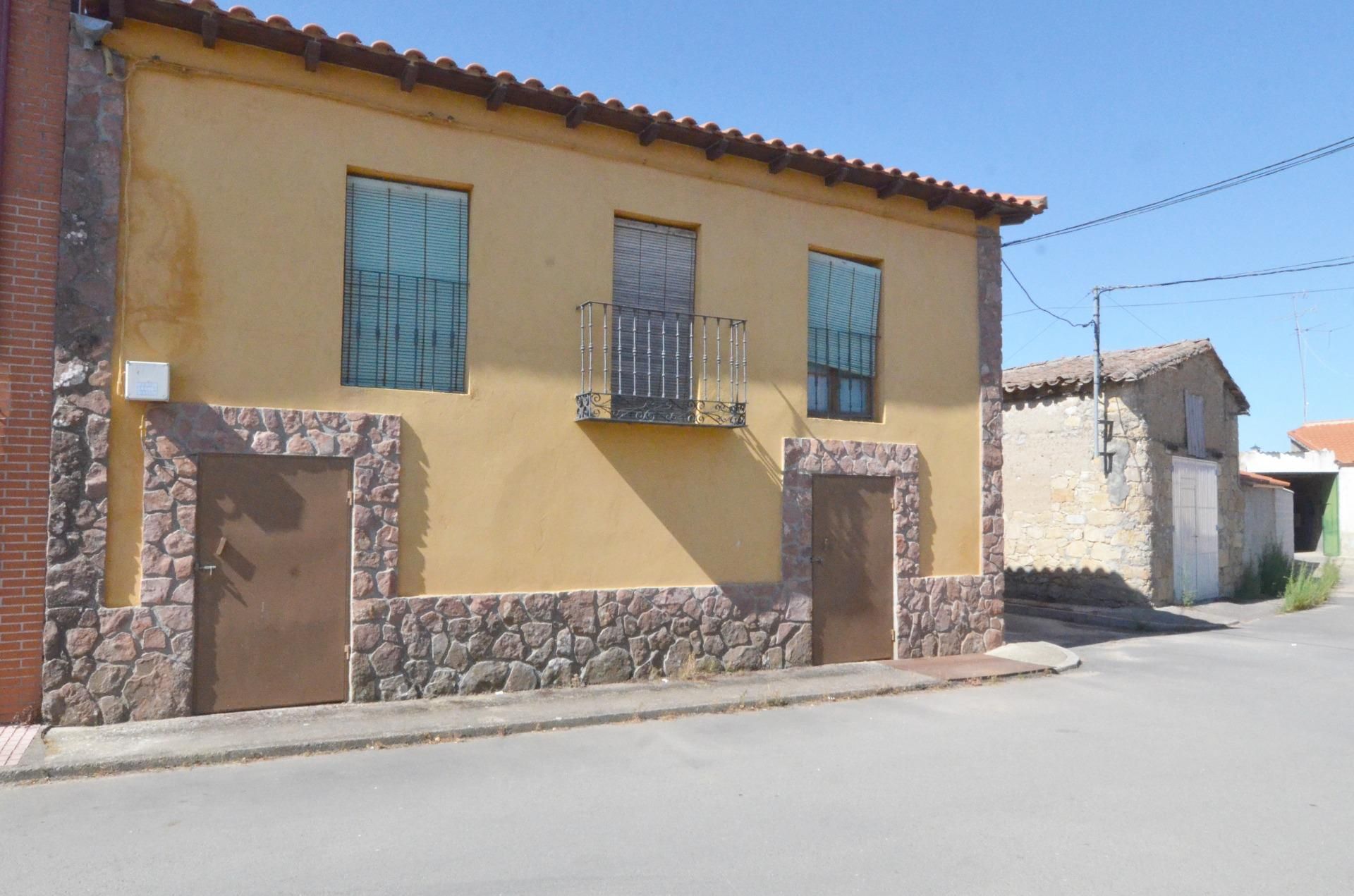 Exterior view of Country house for sale in Calzada de Valdunciel