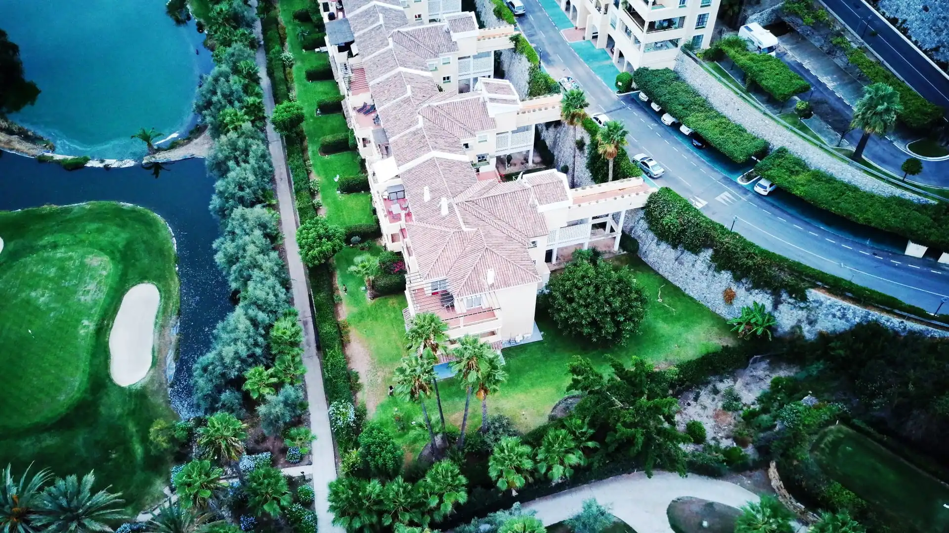Vista exterior de Planta baja de alquiler en Benahavís con Aire acondicionado, Jardín privado y Terraza