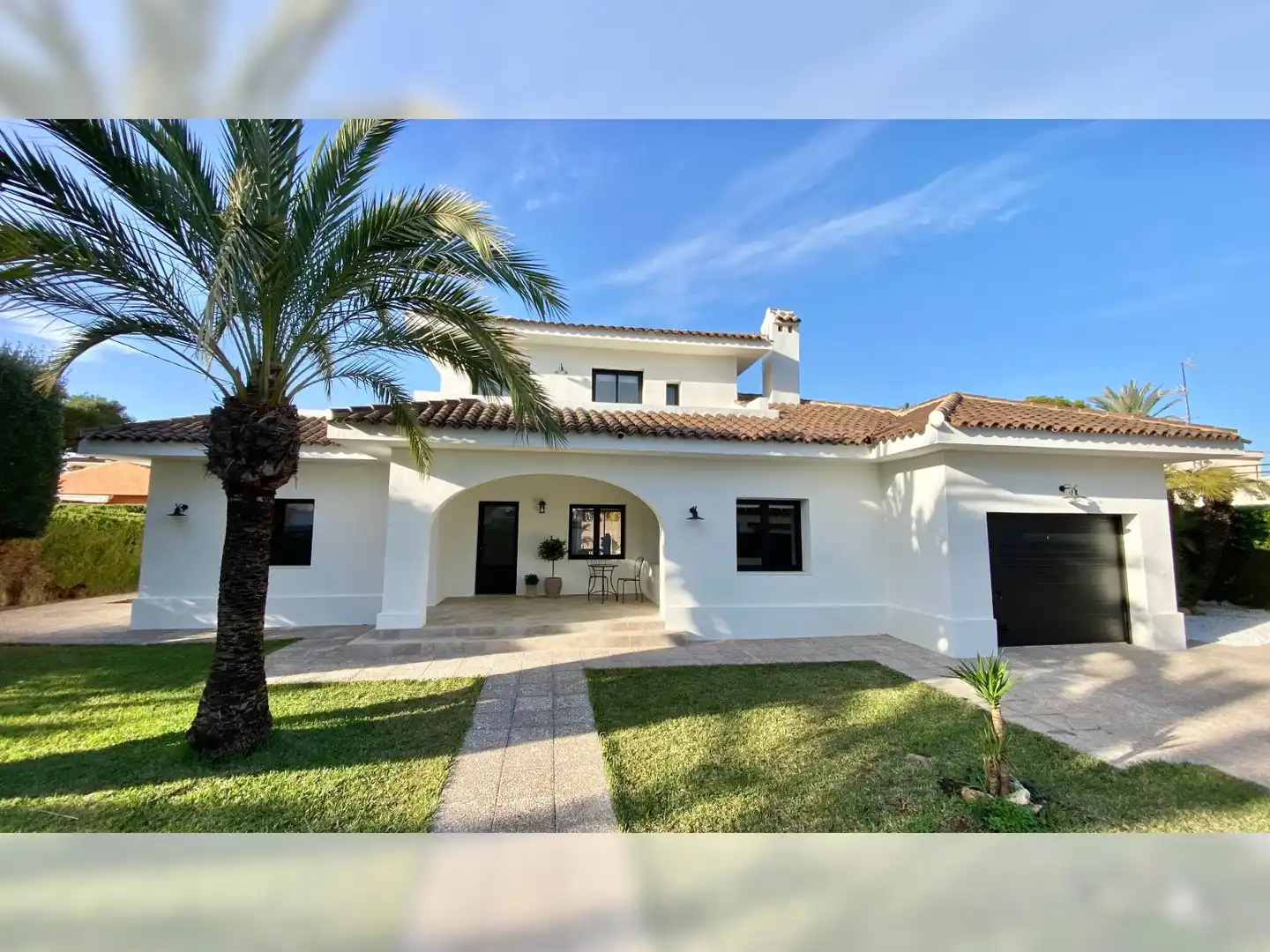 Vista exterior de Casa o xalet en venda en Orihuela amb Aire condicionat, Jardí privat i Terrassa