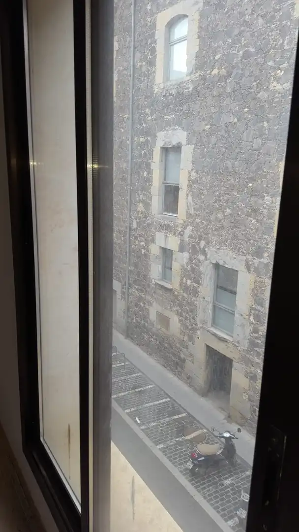Vista exterior de Oficina en venda en Olot