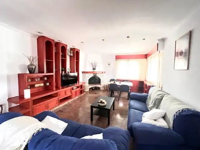 Sala d'estar de Casa o xalet en venda en Alicante / Alacant amb Jardí privat