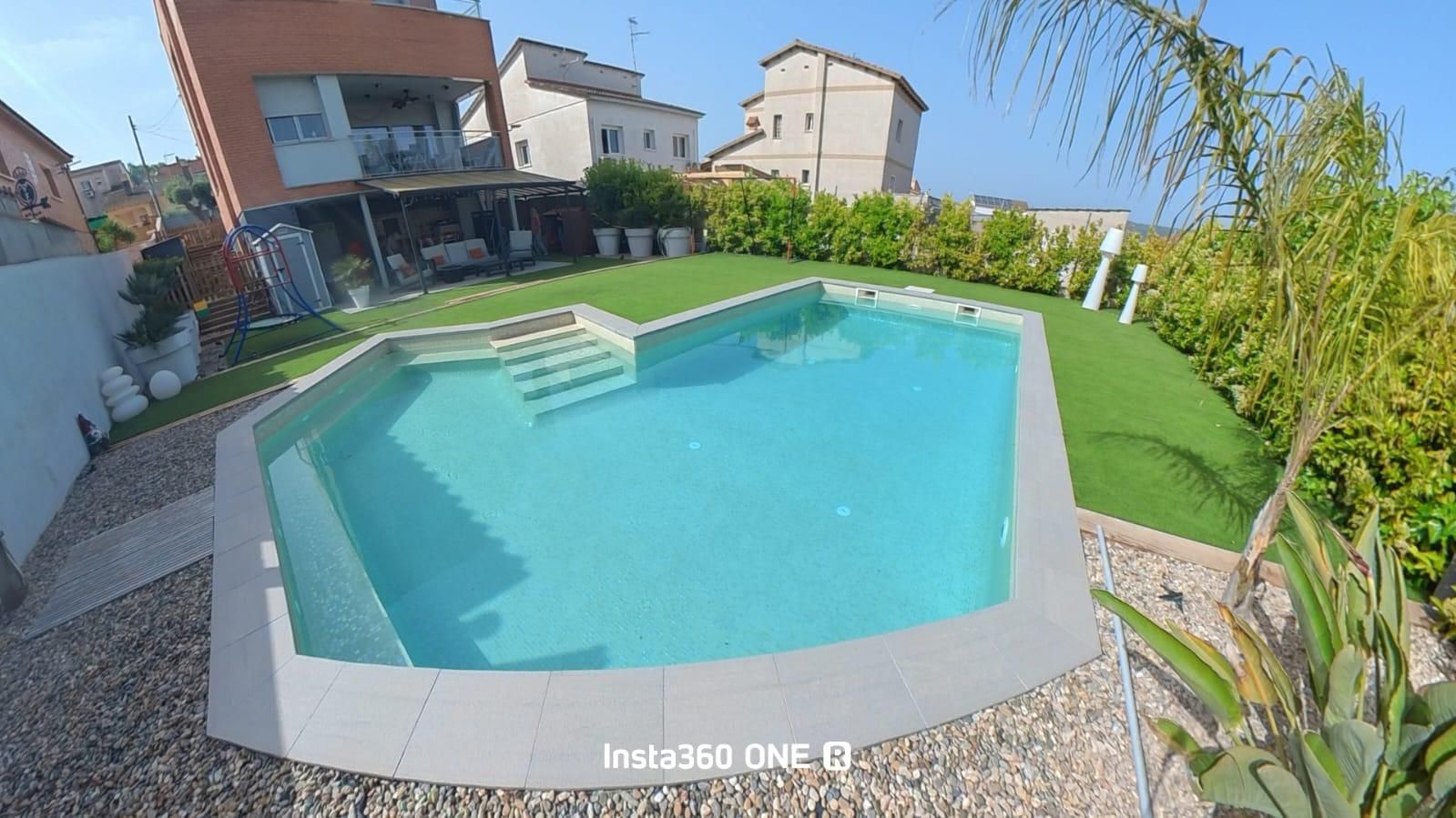 Piscina de Casa o xalet en venda en El Vendrell amb Aire condicionat, Calefacció i Jardí privat