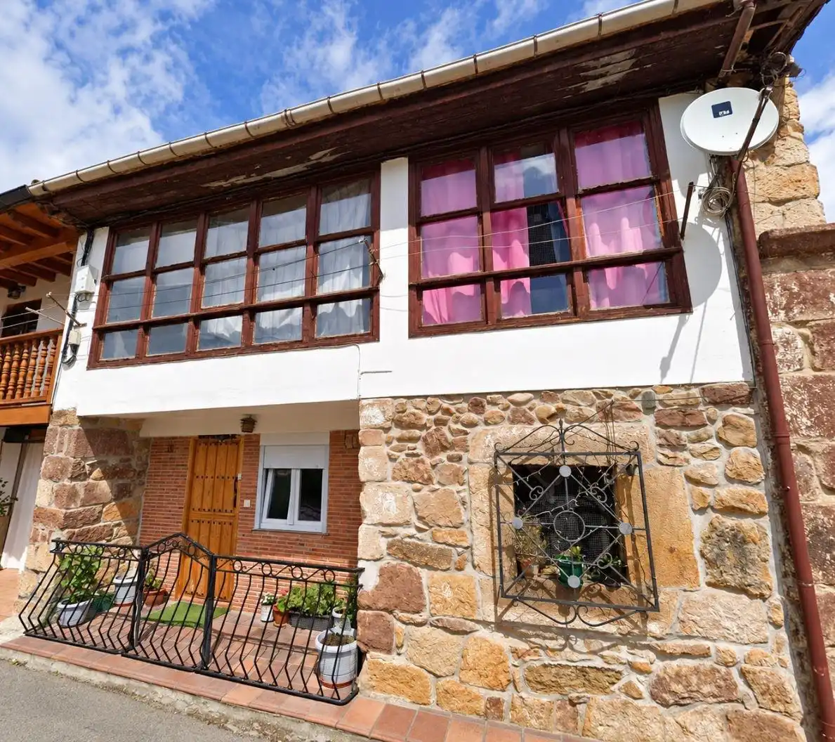 Vista exterior de Casa o chalet en venta en Reocín con Trastero