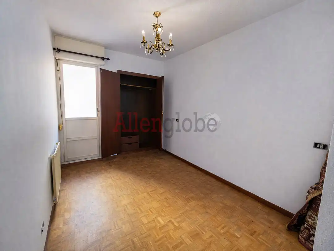 Schlafzimmer von Wohnung zum Verkauf in Carreño mit Heizung, Abstellraum und Balkon