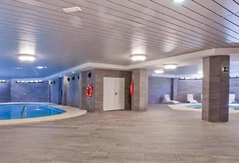 Piscina de Planta baixa en venda en Marbella amb Aire condicionat, Terrassa i Piscina