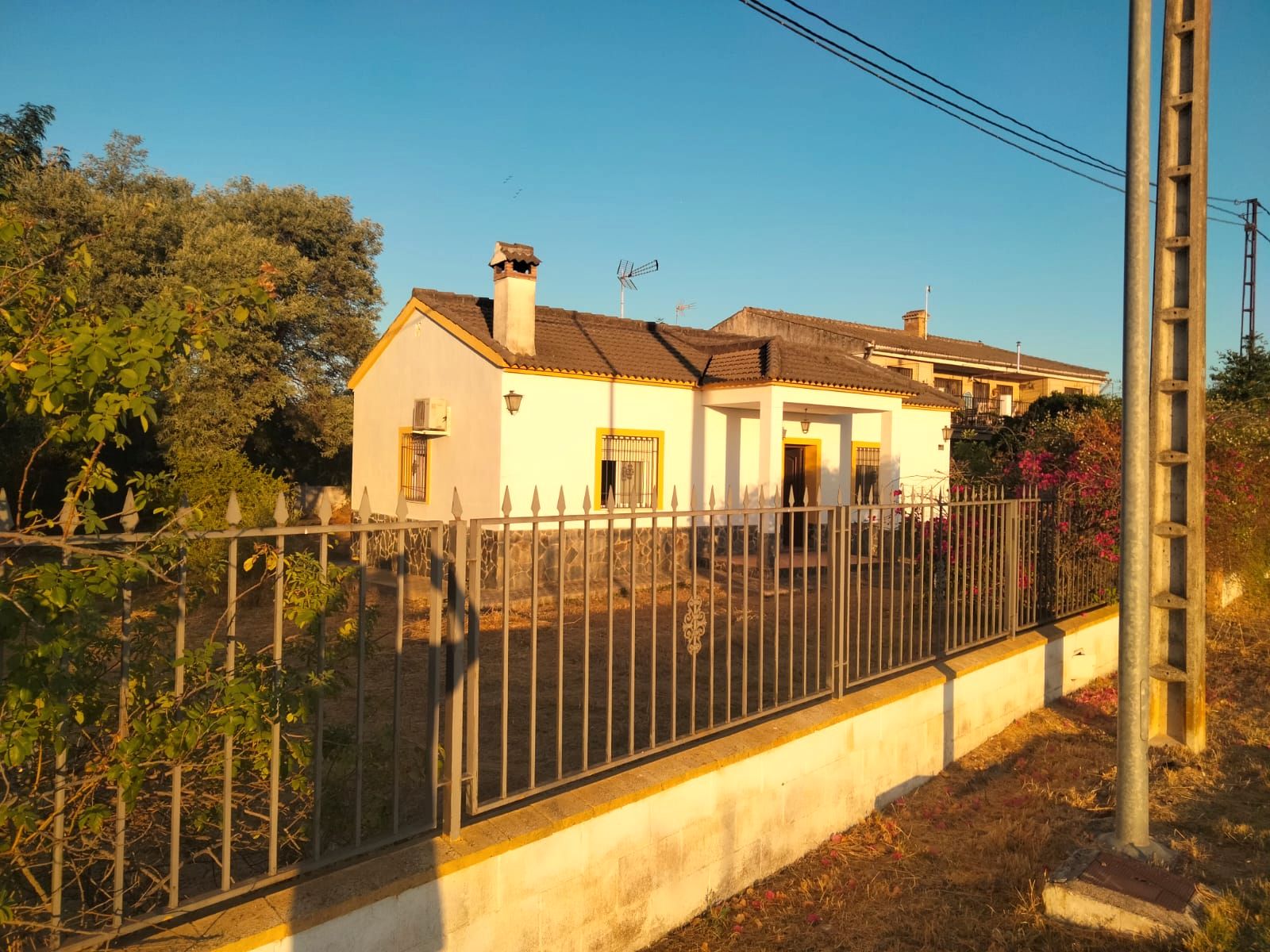 Vista exterior de Casa o xalet en venda en La Carlota amb Moblat