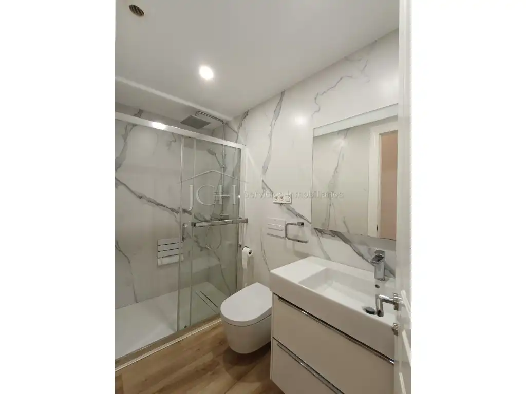 Baño de Piso en venta en Fuengirola con Piscina, Horno y Lavadora