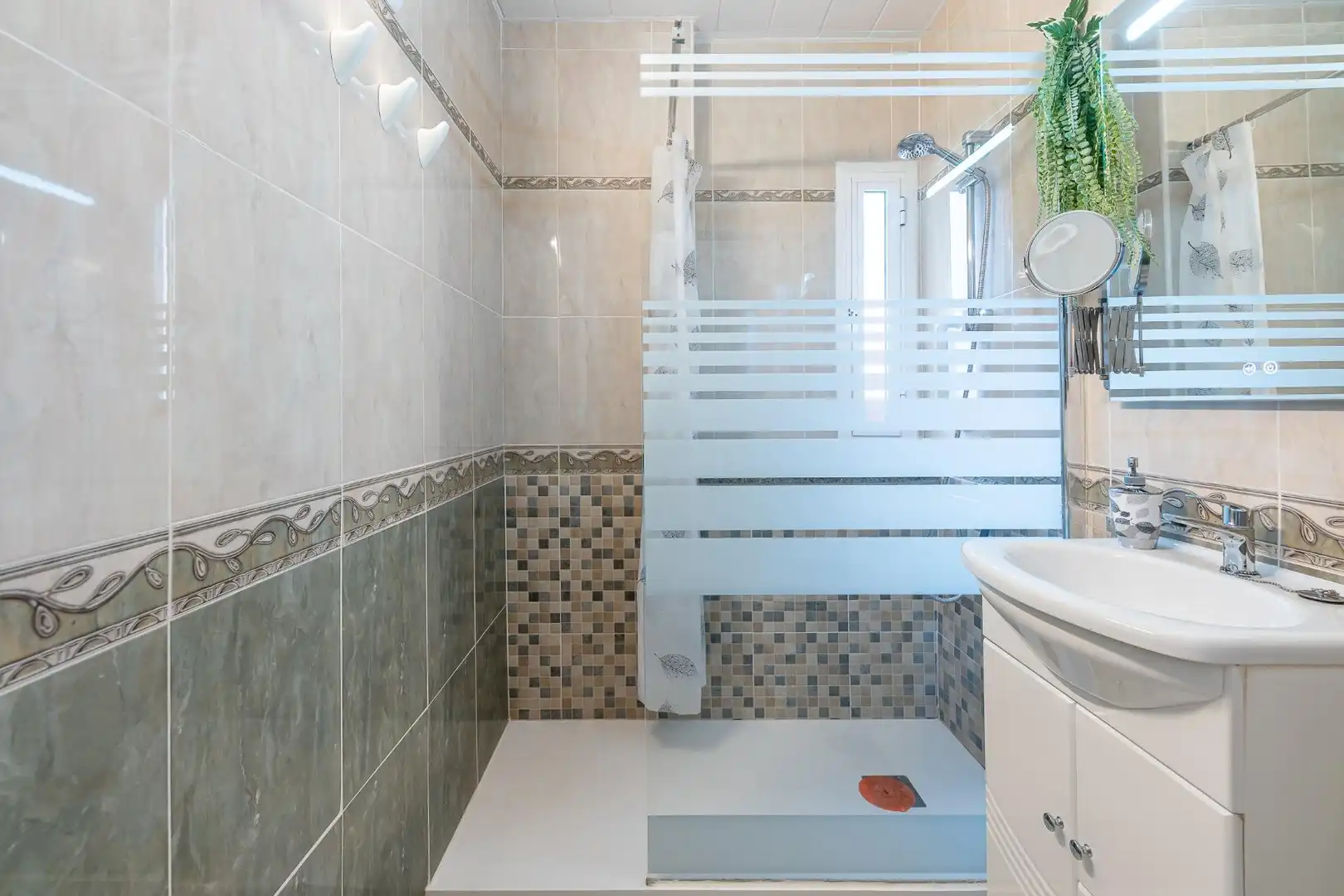 Badezimmer von Wohnungen zur Miete in Benalmádena mit Klimaanlage, Heizung und Privatgarten
