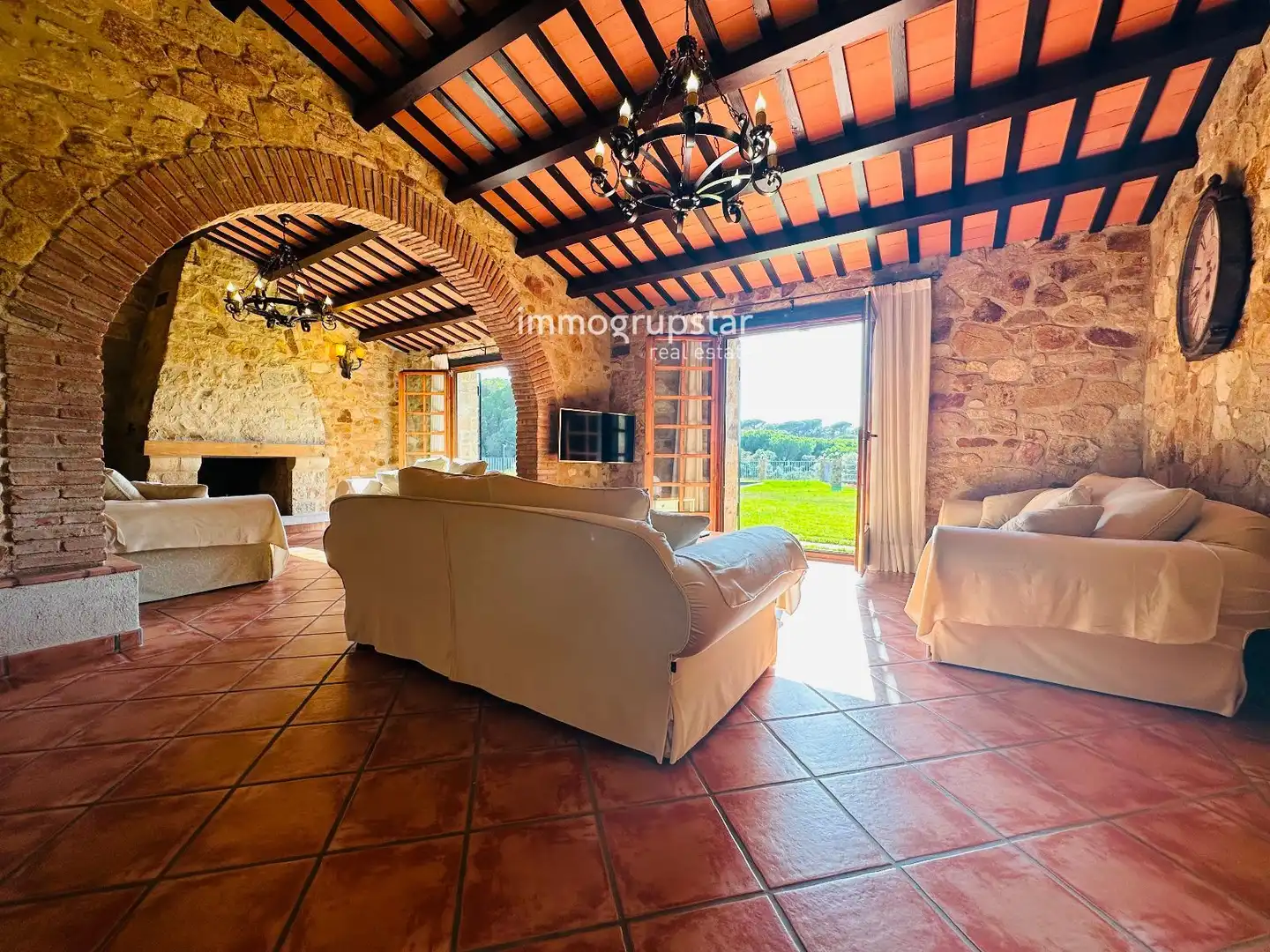 Sala de estar de Finca rústica en venta en Santa Cristina d'Aro con Terraza, Trastero y Piscina