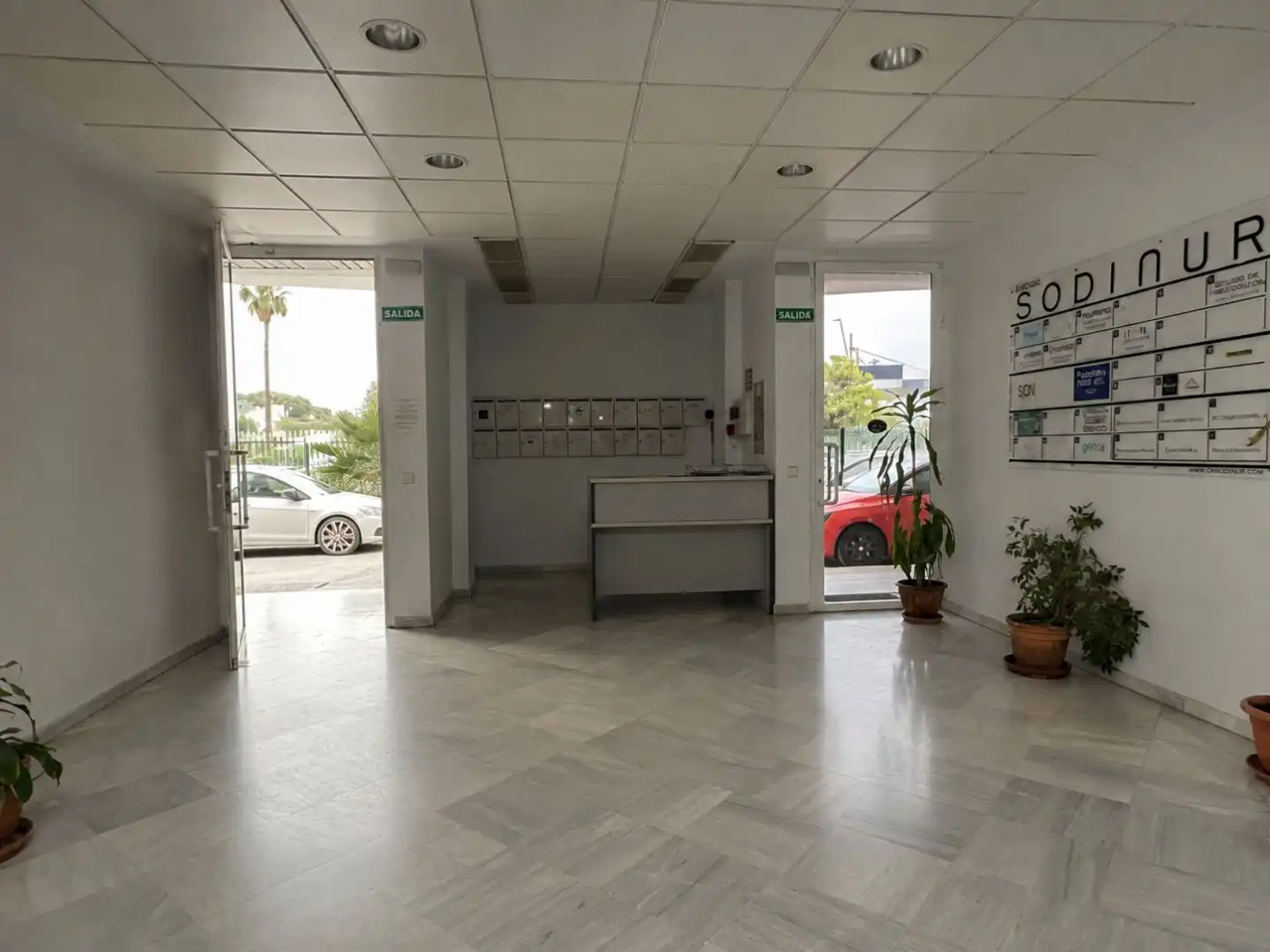 Office for rent in Mairena del Aljarafe  with Air Conditioner and Alarm