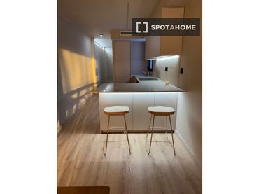 Appartamento con balcone in affitto a Centre