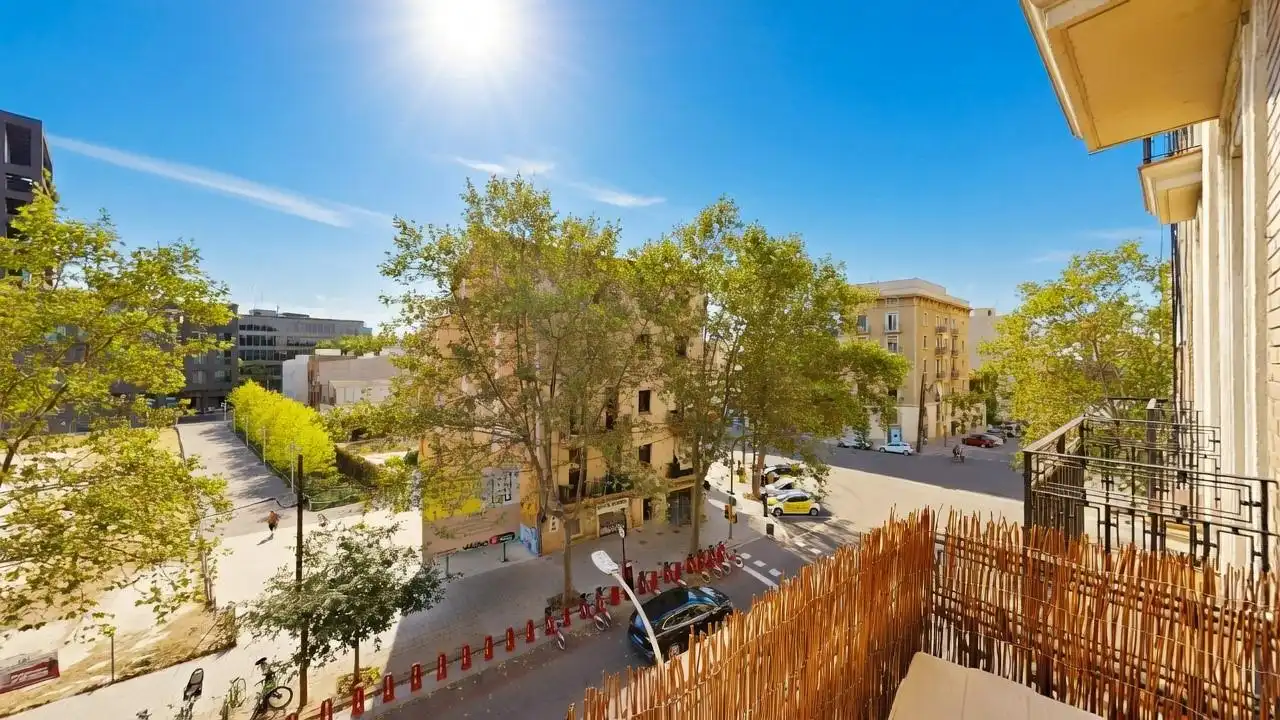 Vista exterior de Pis en venda en Barcelona amb Aire condicionat, Calefacció i Balcó