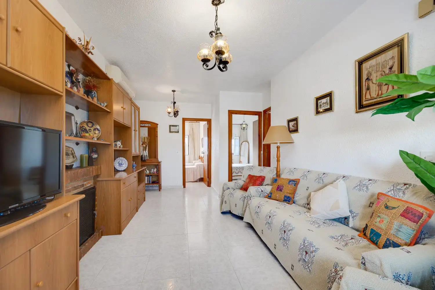 Sala de estar de Casa adosada en venta en Torrevieja con Aire acondicionado, Calefacción y Jardín privado
