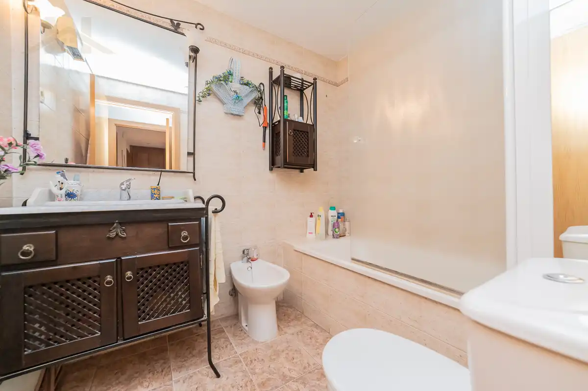 Bathroom of Flat for sale in Pinto  with Air Conditioner, Heating and Storage room