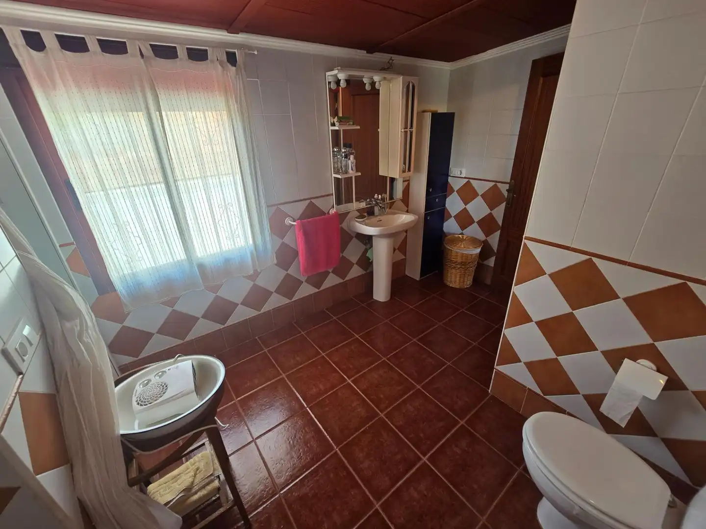 Baño de Casa o chalet en venta en Aguilar de la Frontera con Aire acondicionado, Jardín privado y Trastero