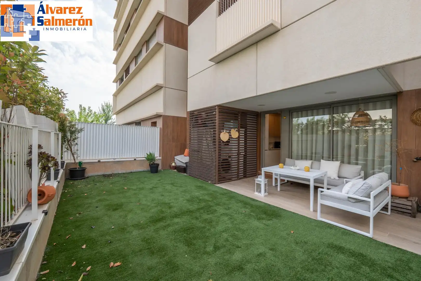 Terrassa de Pis en venda en Granada amb Moblat i Piscina comunitària