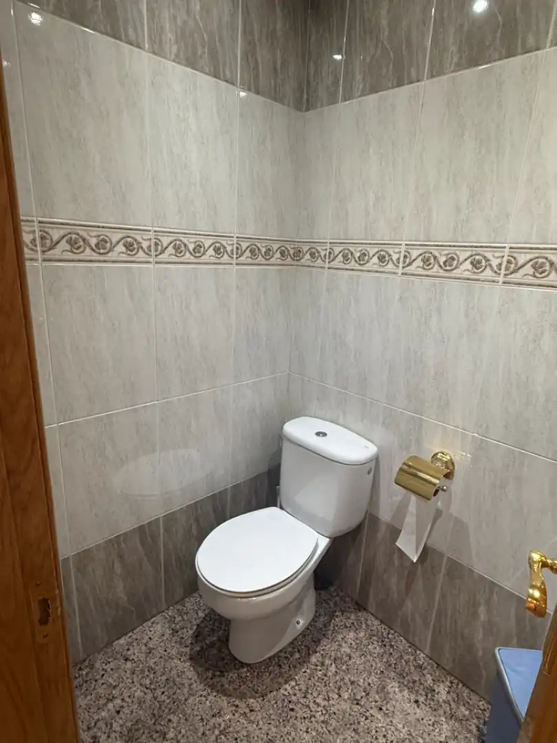 Bany de Local de lloguer en Torrejón de Ardoz amb Aire condicionat i Alarma