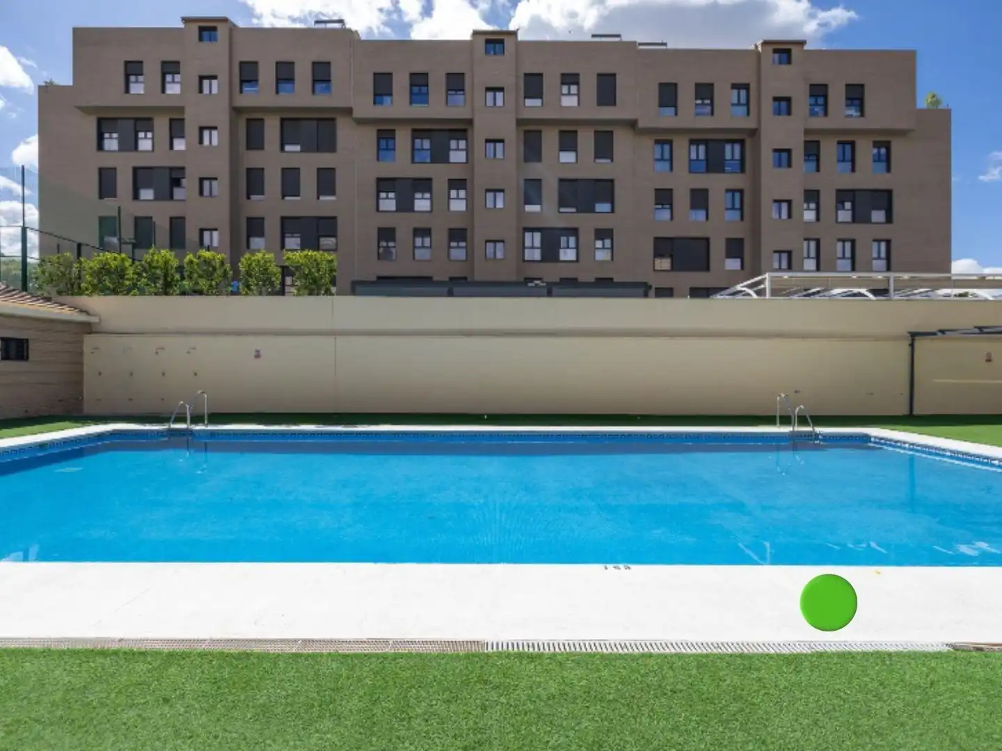 Piscina de Pis en venda en Granada amb Aire condicionat, Calefacció i Parquet