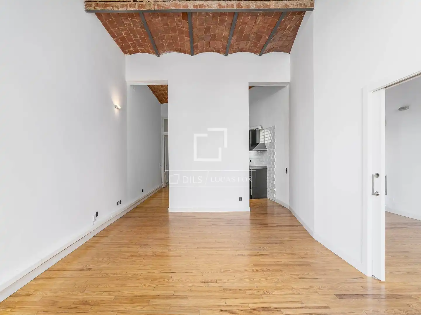 Flat for sale in Barcelona  with Air Conditioner, Terrace and Storage room