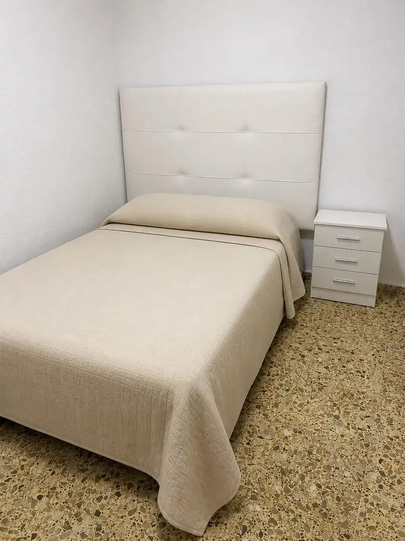 Bedroom of Apartments for rent in Almería
