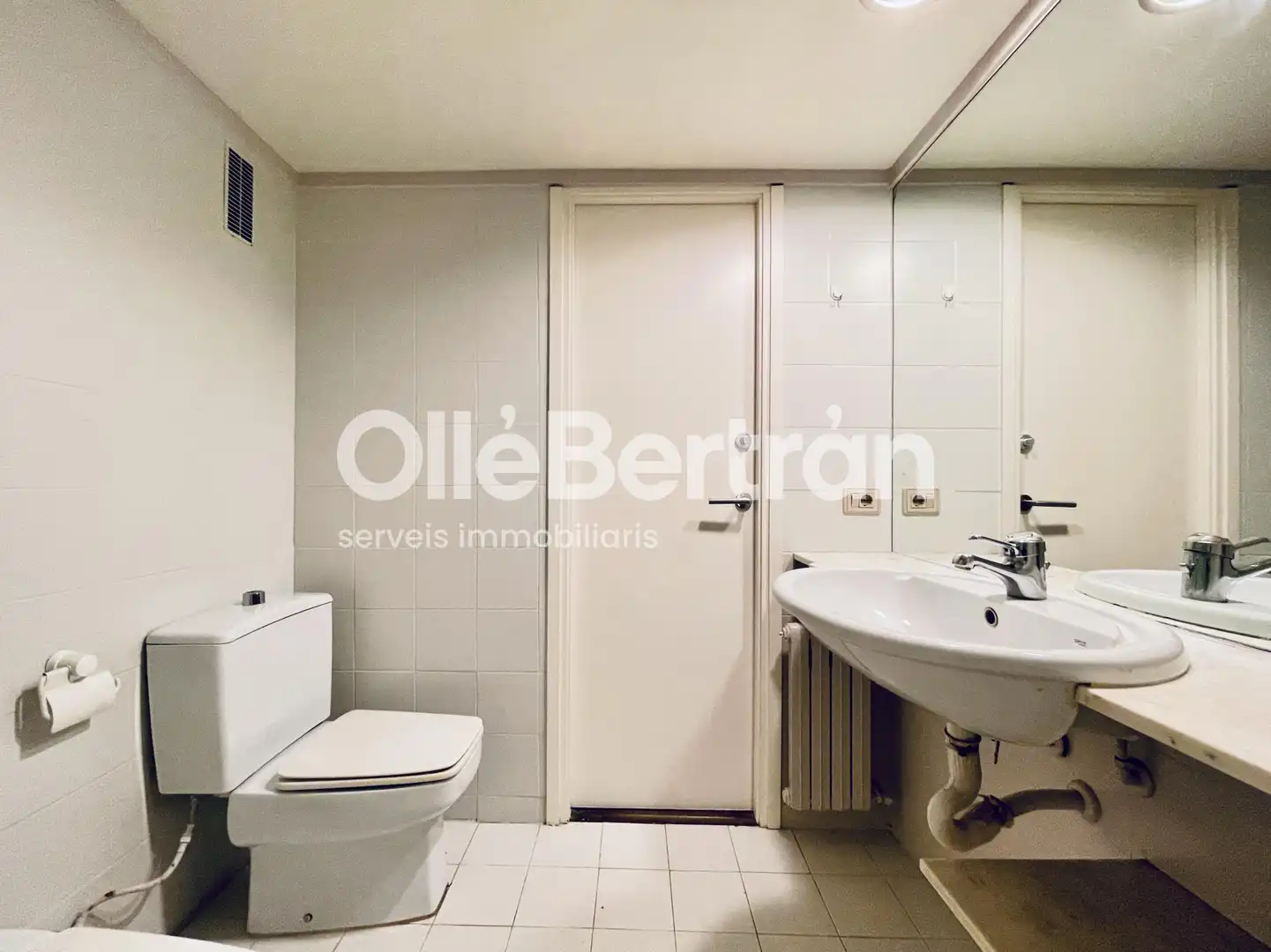 Bathroom of Flat for sale in Sant Martí