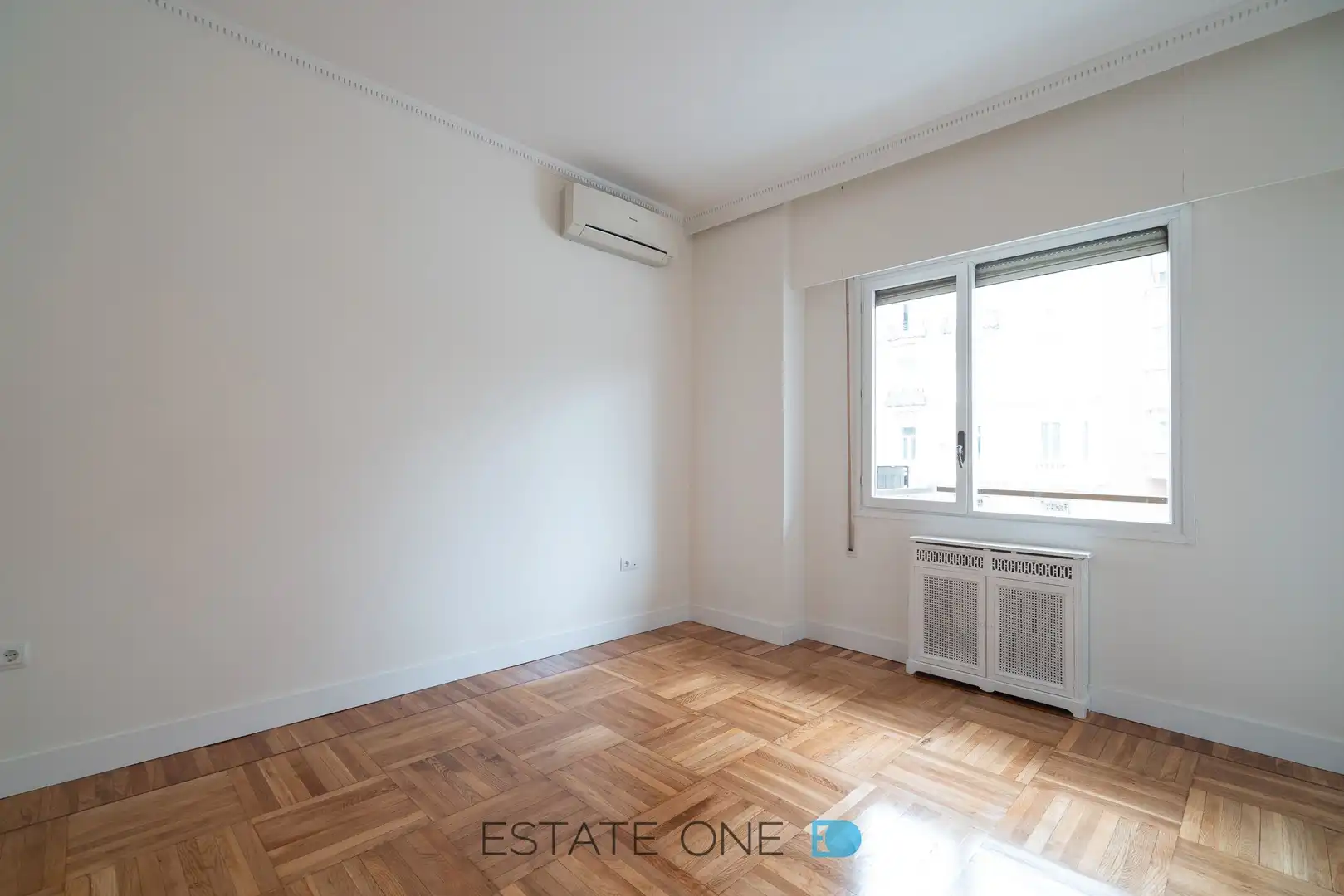 Bedroom of Flat for rent in Madrid  with Air Conditioner, Heating and Parquet flooring