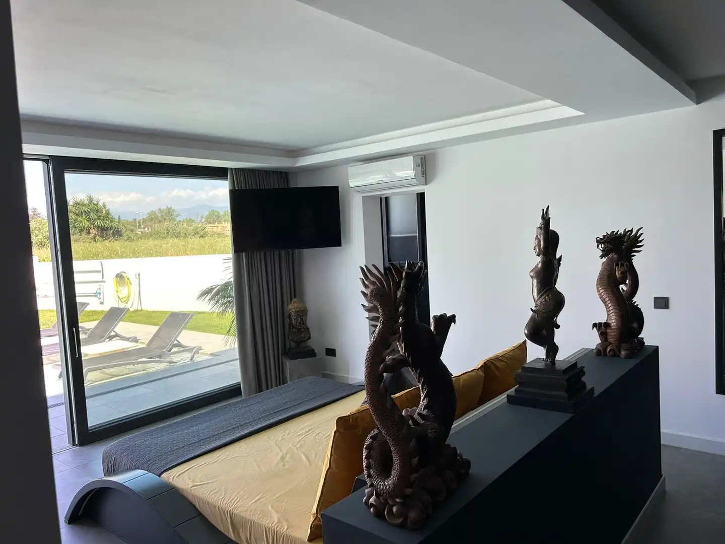 Sala d'estar de Casa o xalet de lloguer en Marbella amb Aire condicionat, Calefacció i Jardí privat