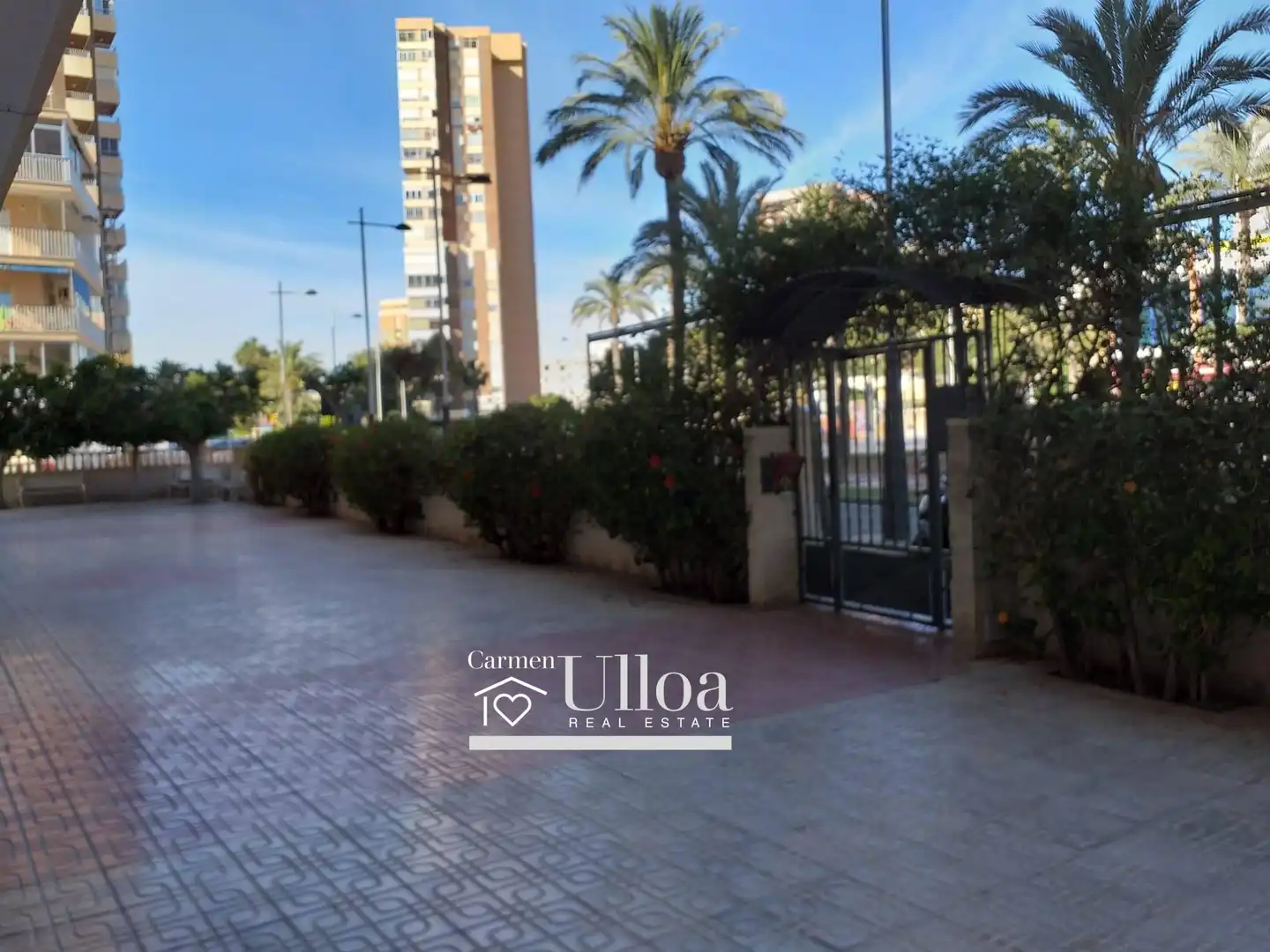 Vista exterior de Piso en venta en El Campello con Aire acondicionado, Terraza y Amueblado