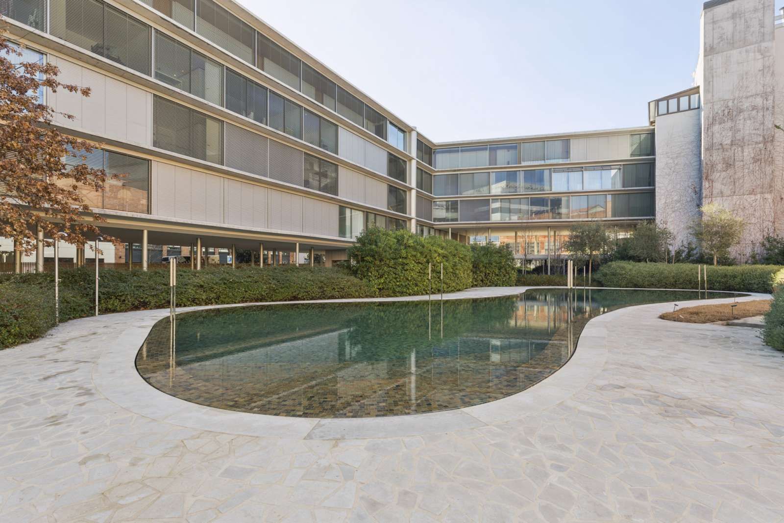 Swimming pool of Apartments for share in  Madrid Capital  with Air Conditioner, Terrace and Furnished