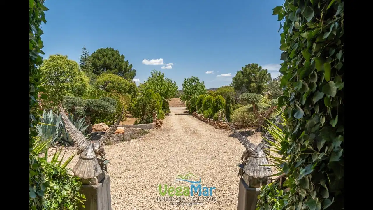 Garden of Country homes for sale in Freila