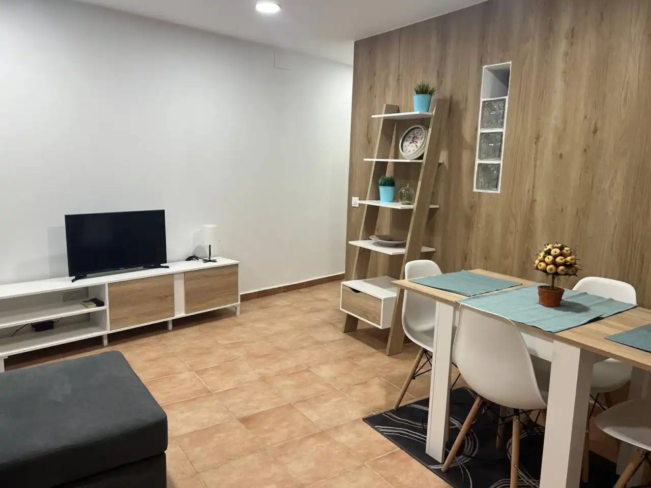 Living room of Flat for rent in Toledo  with Air Conditioner, Heating and Furnished