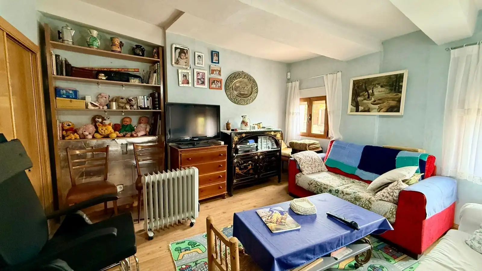 Sala d'estar de Casa o xalet en venda en Cuéllar amb Traster, Moblat i Alarma