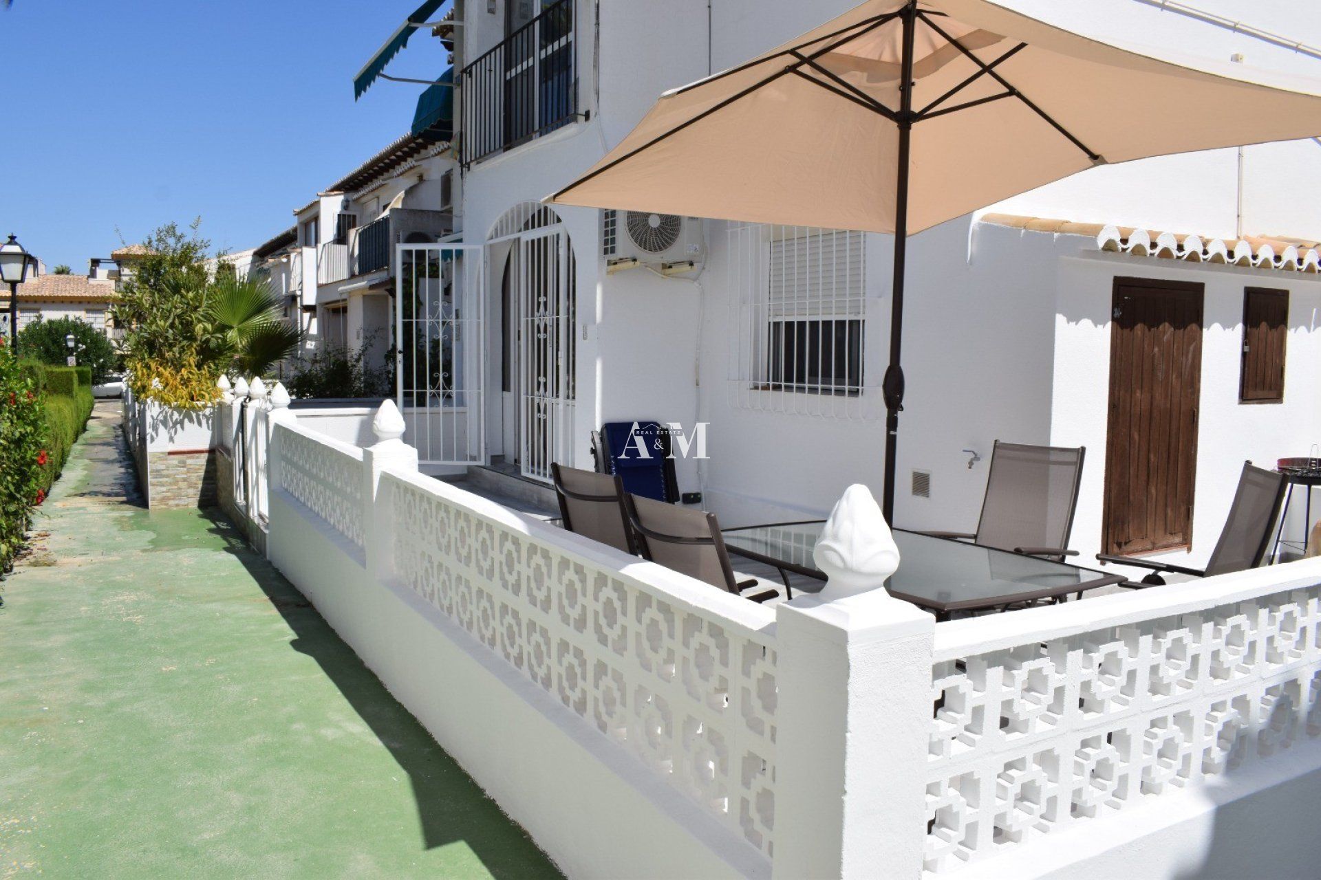 Vista exterior de Planta baja de alquiler en Torrevieja con Aire acondicionado, Calefacción y Terraza