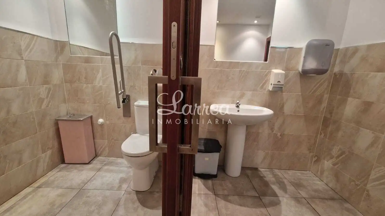 Baño de Local en venta en Amorebieta-Etxano con Amueblado