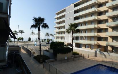 Vista exterior de Pis en venda en Badalona amb Aire condicionat i Terrassa