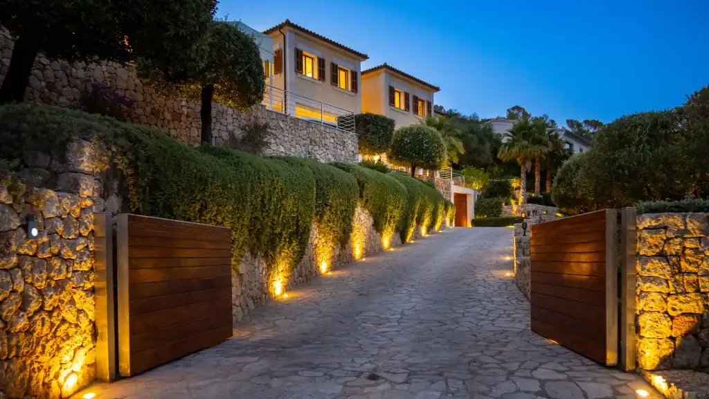 Vista exterior de Casa o xalet de lloguer en Pollença amb Aire condicionat, Calefacció i Jardí privat