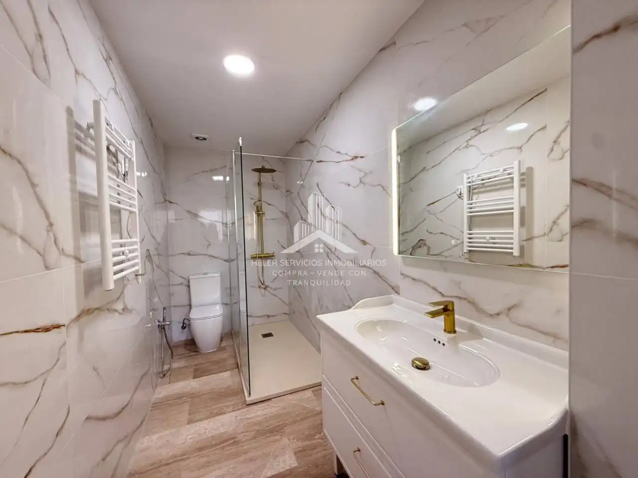 Baño de Piso en venta en Castellón de la Plana / Castelló de la Plana con Aire acondicionado, Calefacción y Alarma
