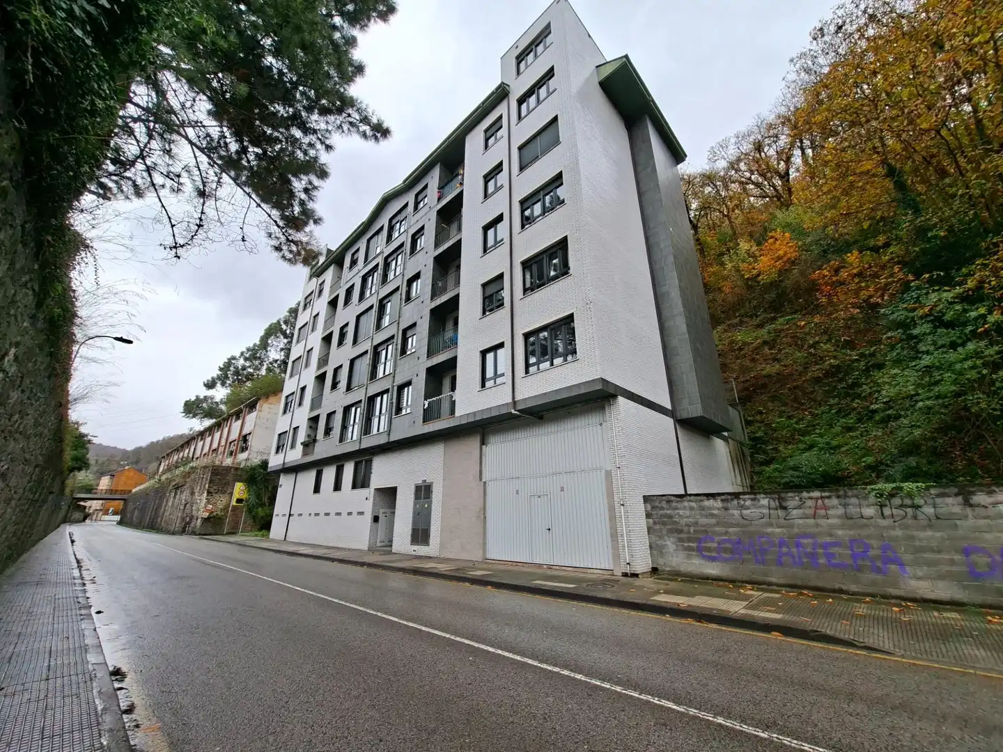 Vista exterior de Àtic en venda en Mieres (Asturias) amb Calefacció i Traster