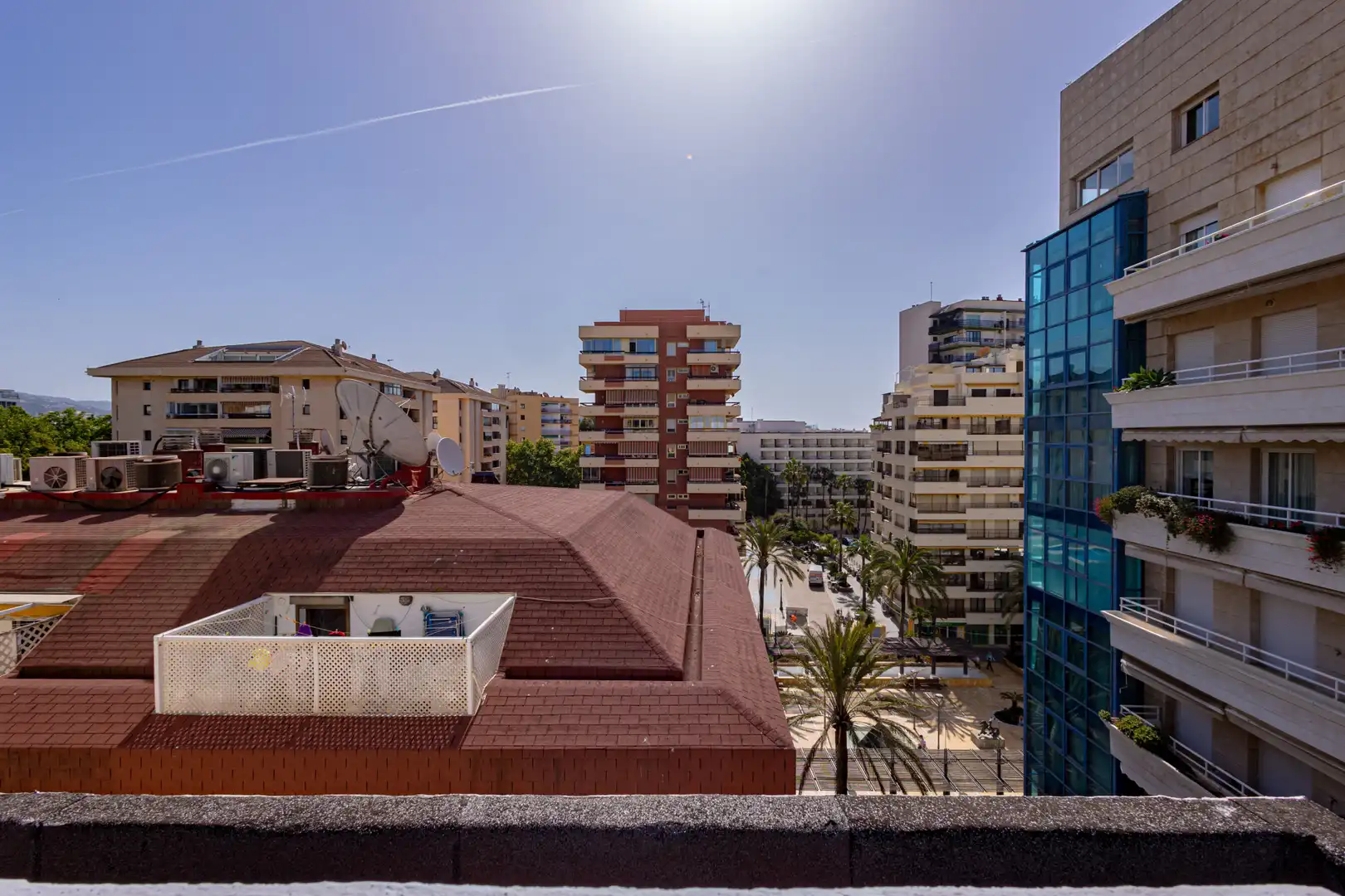 Vista exterior de Ático en venta en Marbella con Aire acondicionado, Calefacción y Terraza