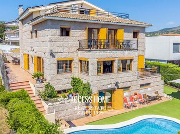Villa con piscina in vendita a Alella