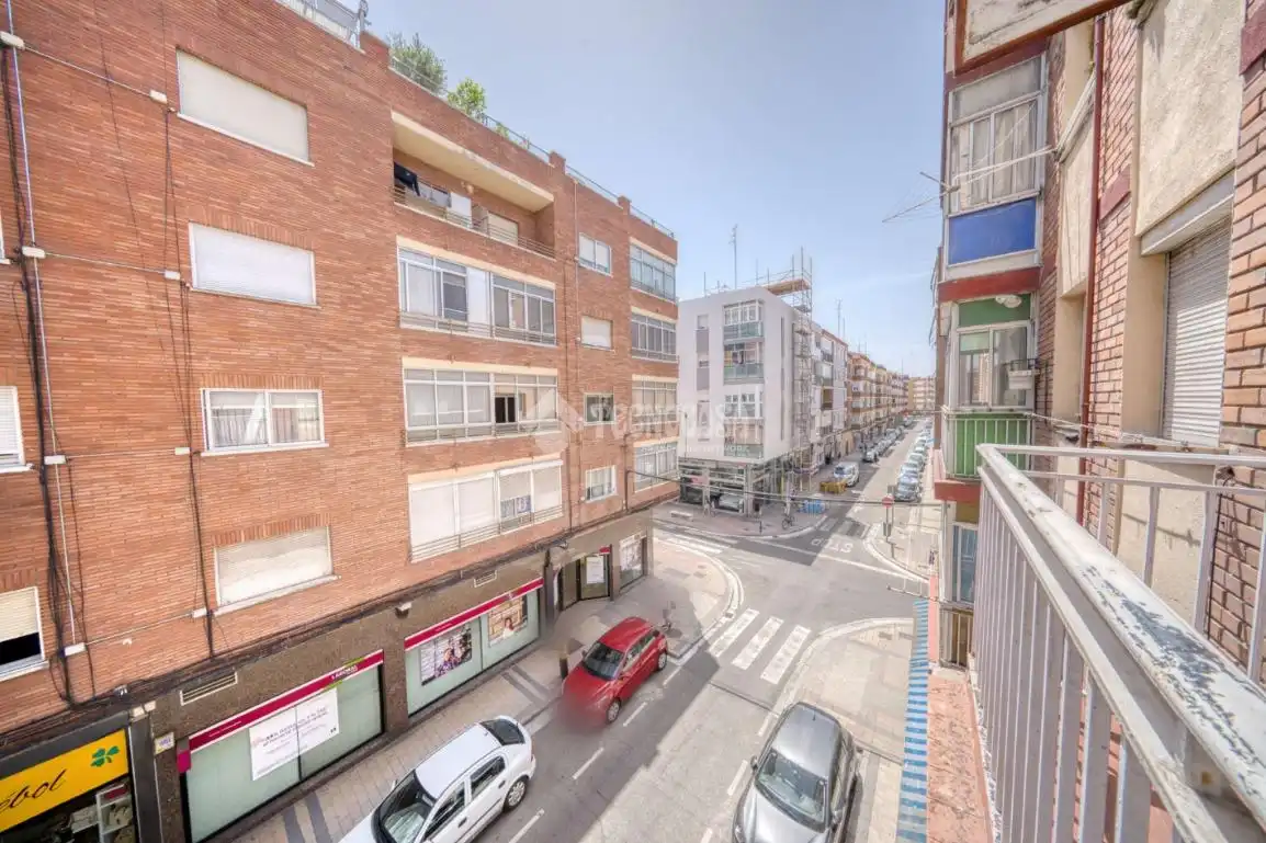 Exterior view of Flat for sale in Valladolid  with Heating, Parquet flooring and Furnished