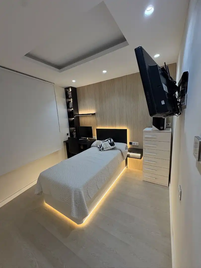 Habitación de Apartamento de alquiler en Torrevieja con Aire acondicionado, Calefacción y Amueblado