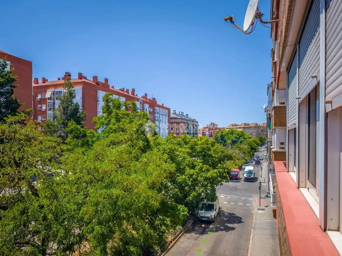 Vista exterior de Pis en venda en Madrid amb Aire condicionat, Calefacció i Terrassa