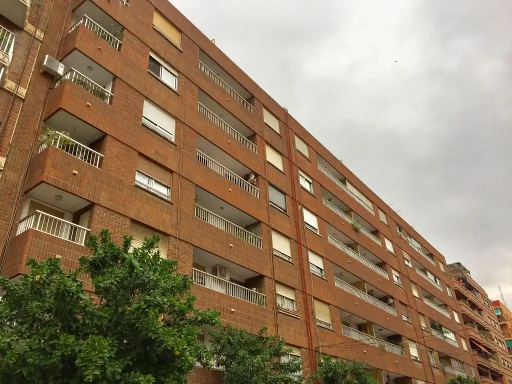 Außenansicht von Wohnung zur Miete in Valencia mit Klimaanlage, Heizung und Abstellraum